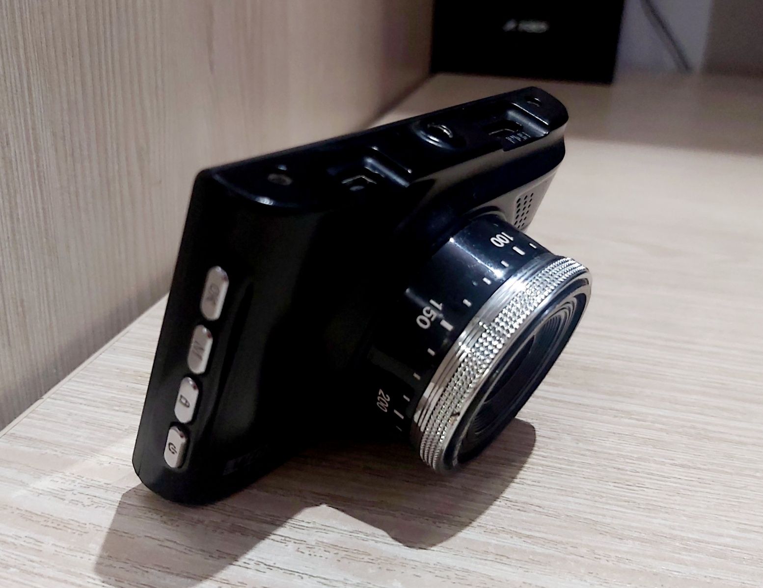 Видеорегистратор Eplutus DVR 916 5Мп Идеальное состояние.