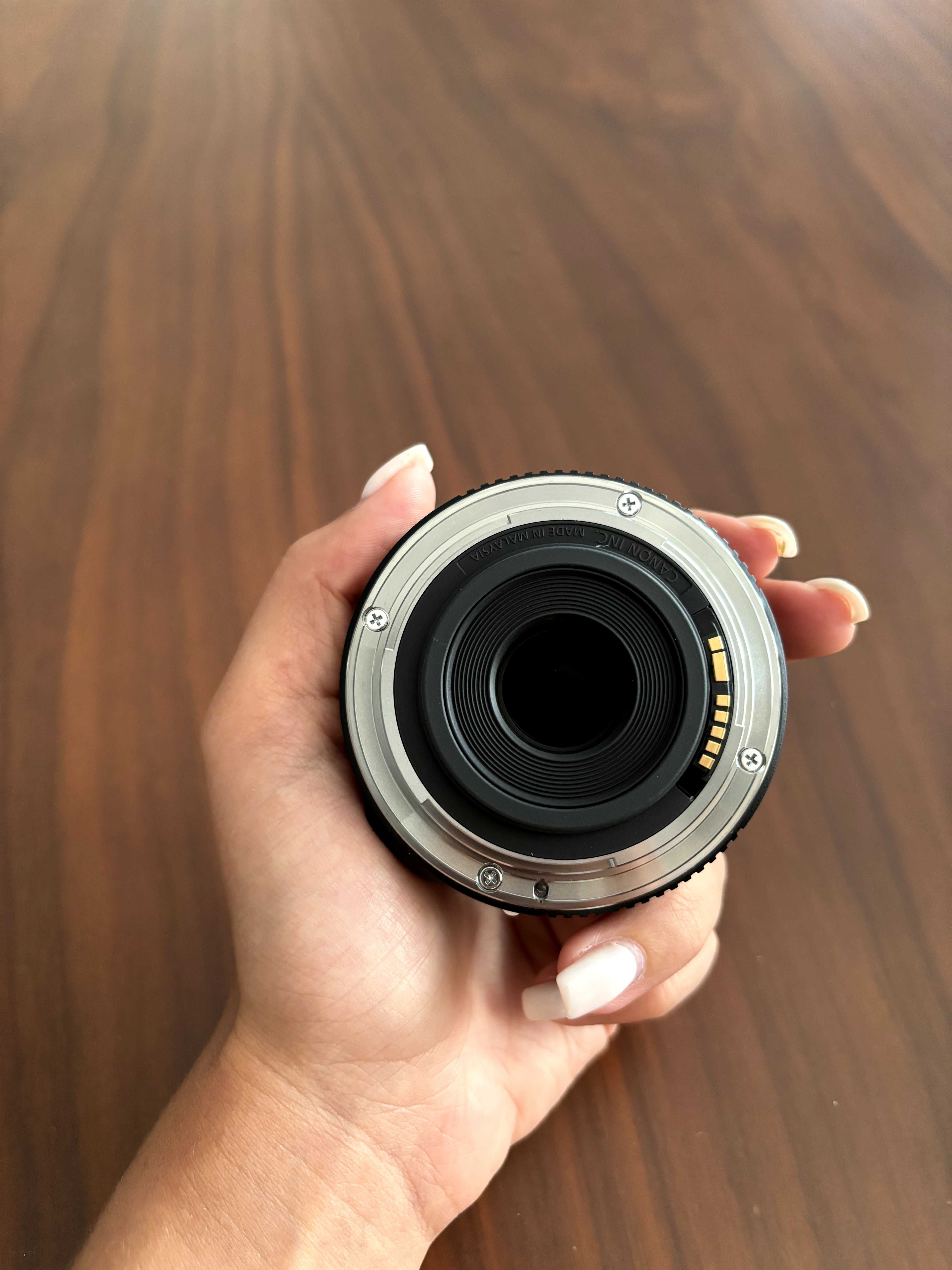 Objetiva Canon EF-S 24mm f/2.8 STM
