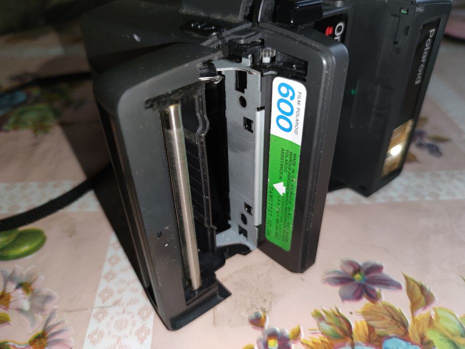 Polaroid 636 OneStep CloseUp на кассетах типа Polaroid 600