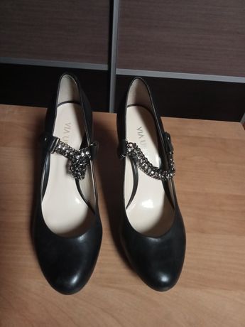 Eleganckie skórzane buty damskie
