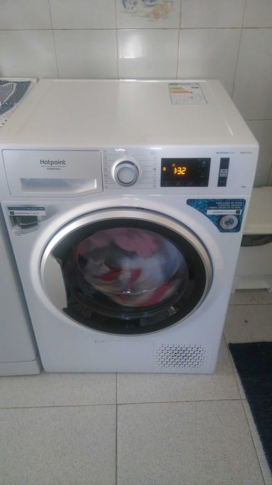 Máquina de Secar Roupa HOTPOINT Active 9KG