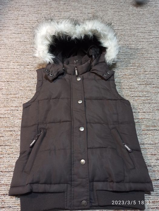Ocieplaną brązowa kamizelka dla dziewczynki 134/140 bdb
