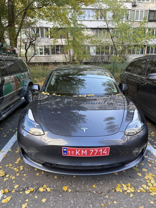 Продам не биту Tesla model 3