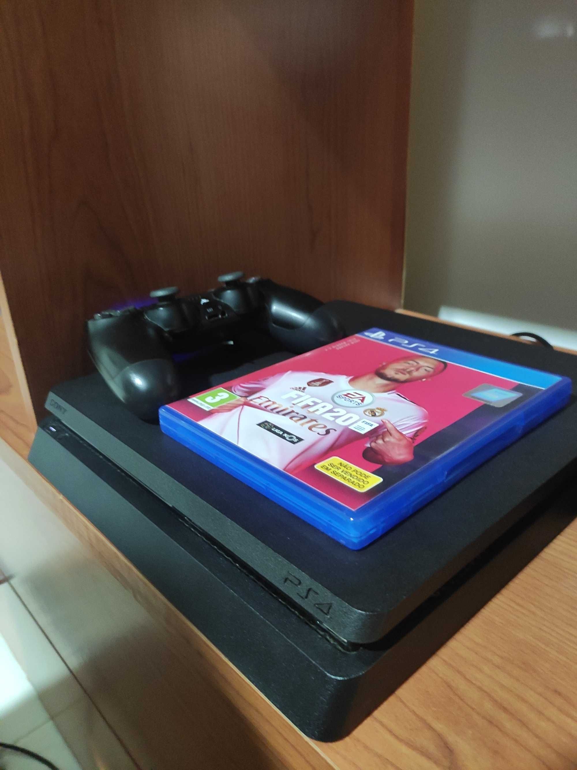 PS4 Slim 1 TB + Comando Sony original + FIFA20