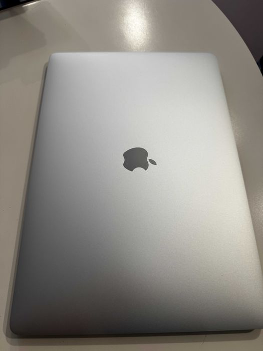 Продам Macbook pro 15б, i7, 512 gb