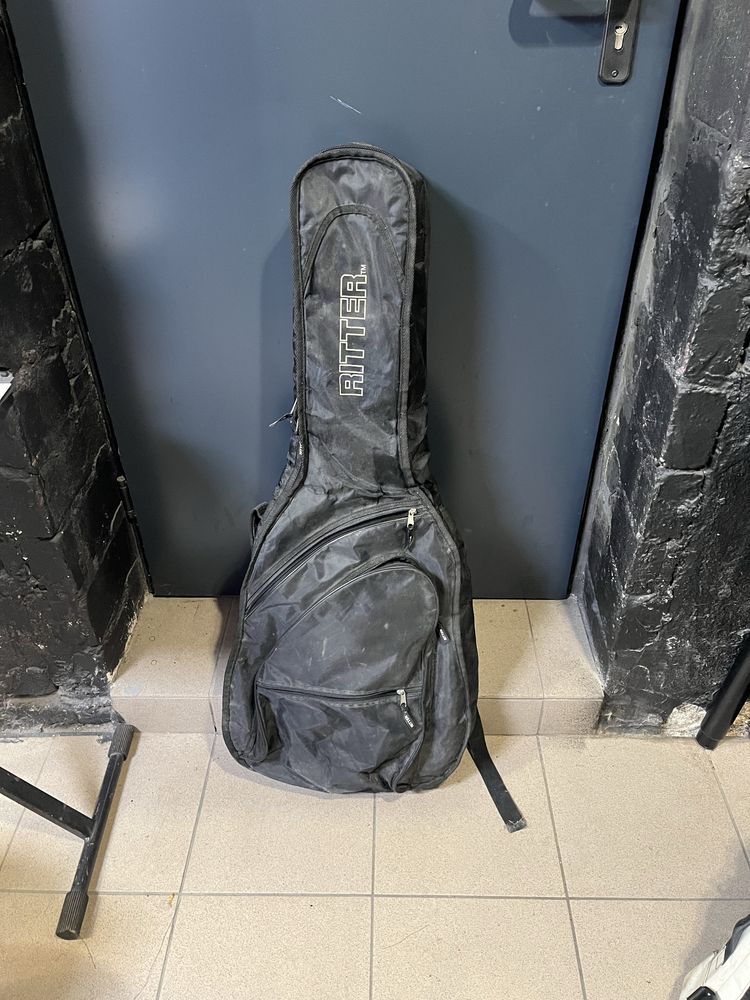 Piecyk Ibanez, pokrowiec Ritter, stojak na gitare