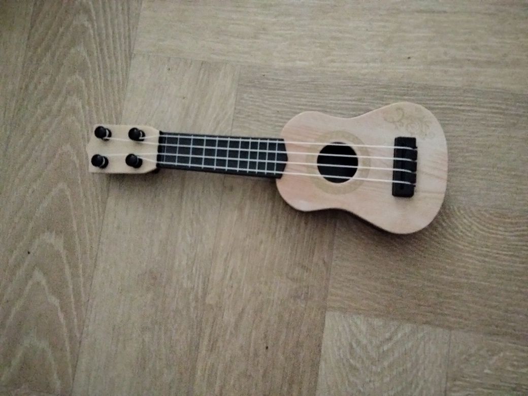 Гитара игрушечная