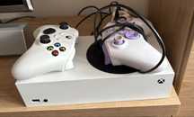 Xbox series s plus dwa pady stan bdb.