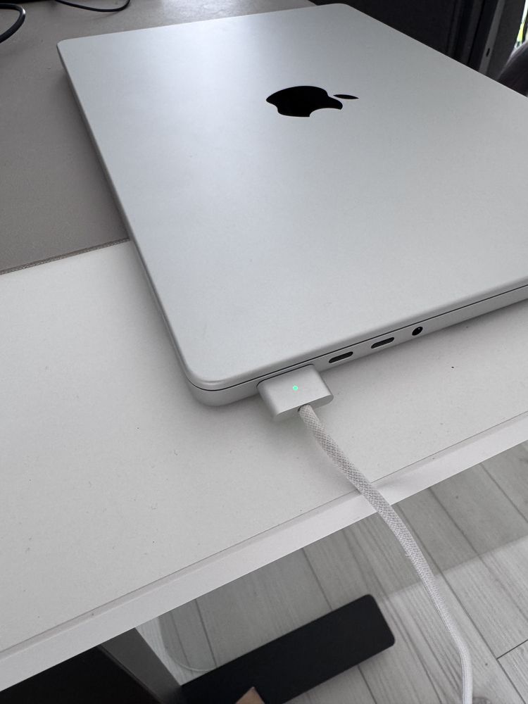 Laptop Apple MacBook Pro 14 Retina M3 Pro 18 GB RAM 512 GB Idealny