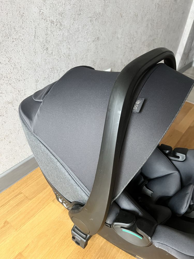 Автокрісло Chicco Kory Plus i-Size (0+) Black – як нове!