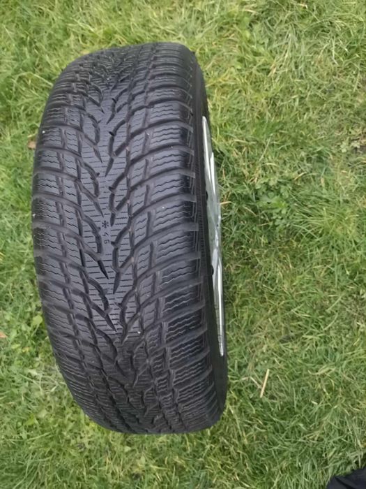 Koła toyota Auris czujniki 195/65/15 opony zimowe Nokian kołpaki tpms