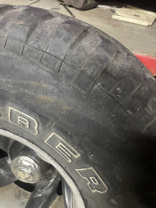 Продам резину 35X12.50RLTM/S з дисками.