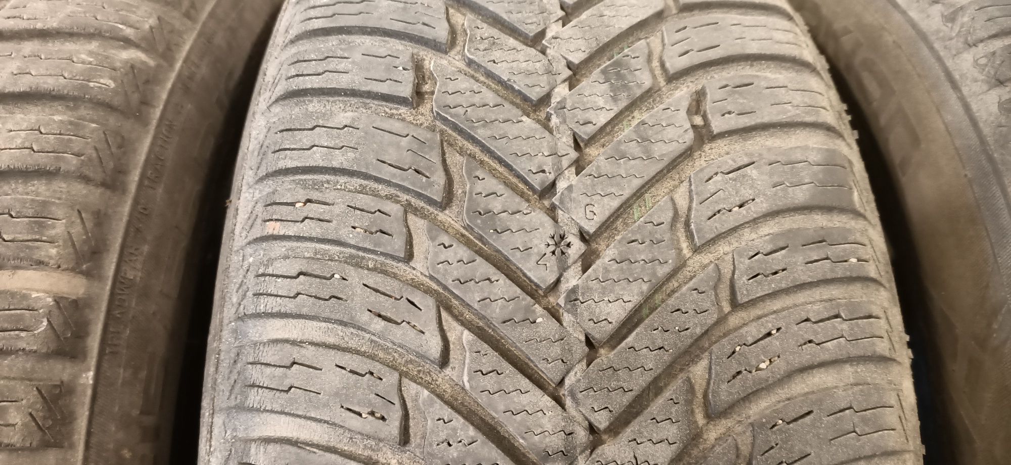 Opony całoroczne wielosezonowe Nokian Weatherproof 215/55 R16 93H 4szt