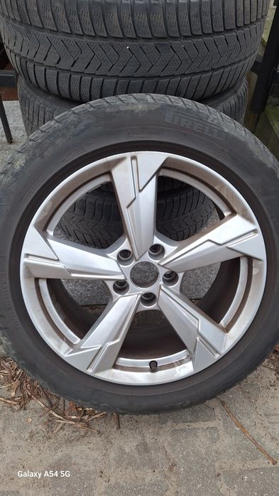 Felgi 18 AUDI z oponami zimowymi Pirelli Sottozero 3 225/55/18