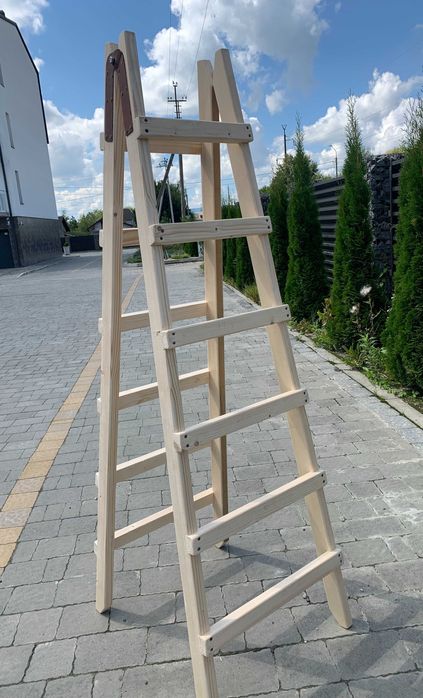 Драбина - стримянка (дерев'яна) ходуля