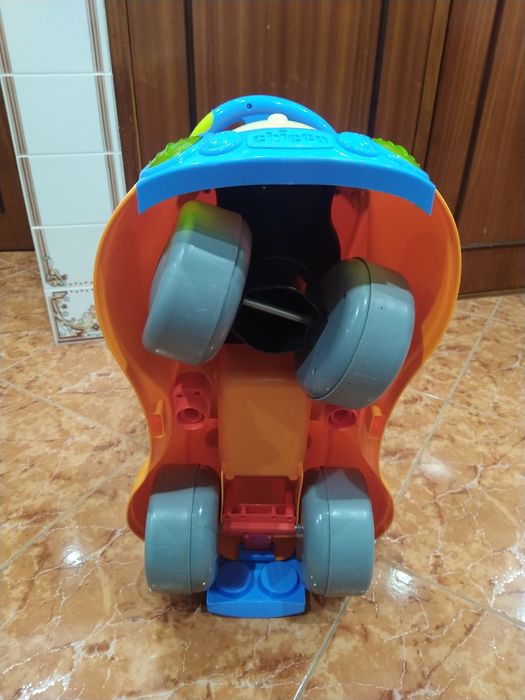 Triciclo carrinho brinquedo da Chicco para bebé casa quarto carro
