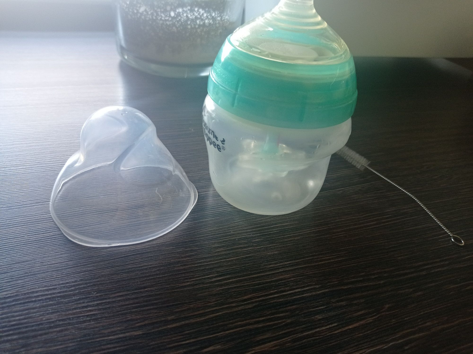 Butelka + smoczek 2 Tomme Tippee antykolkowa