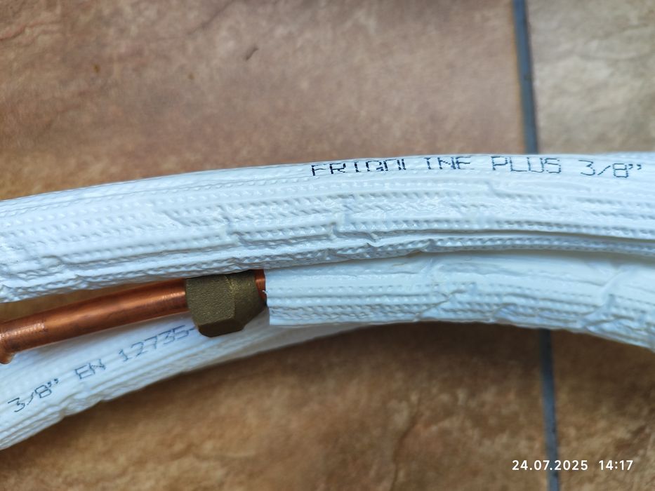 Zestaw rur miedzianych o średnicach 1/4 i 3/8 cala