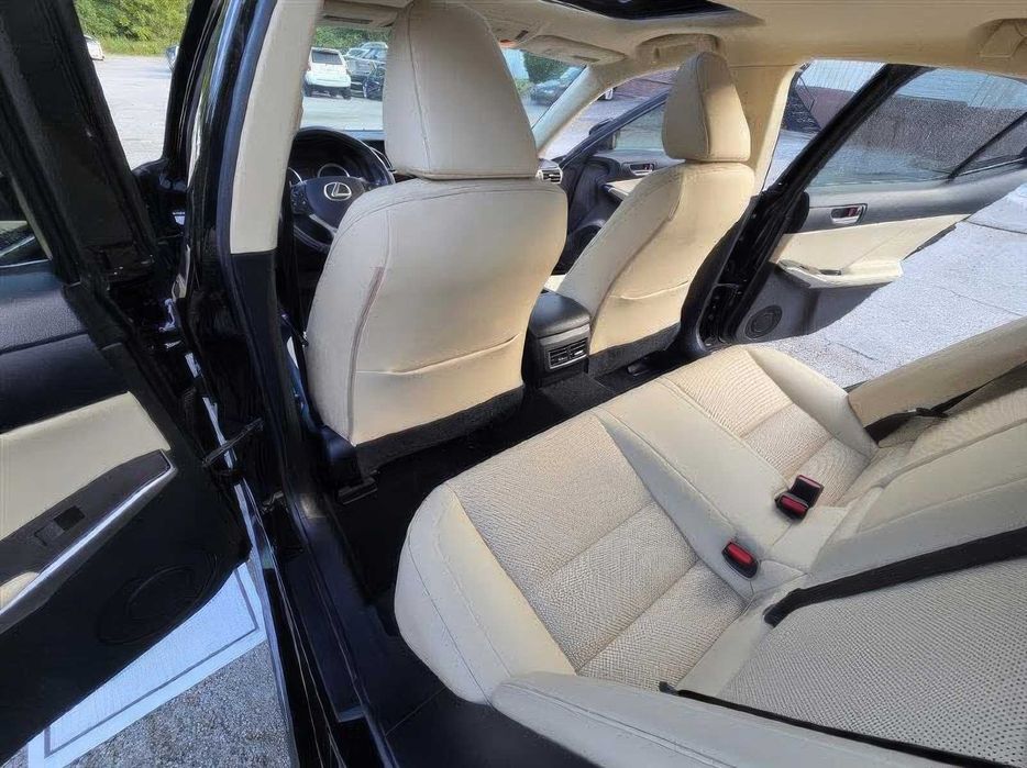 Lexus IS 200t      2016