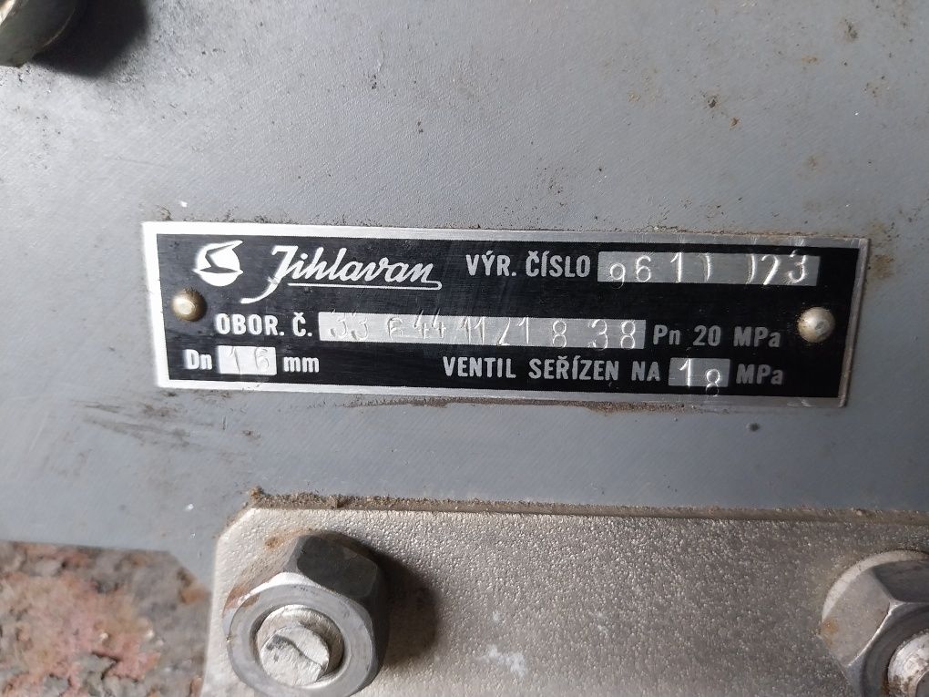 Rozdzielacz hydrauliczny liaz