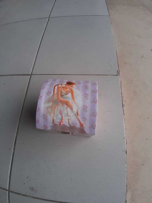 caixa de  musica com boneca dançarina ,  caixa guarda bijuterias