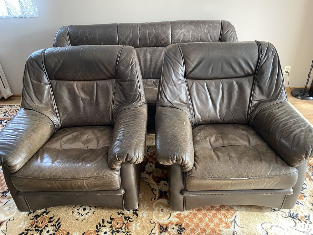 Komplet skórzany: kanapa trzyosobowa + dwa fotele