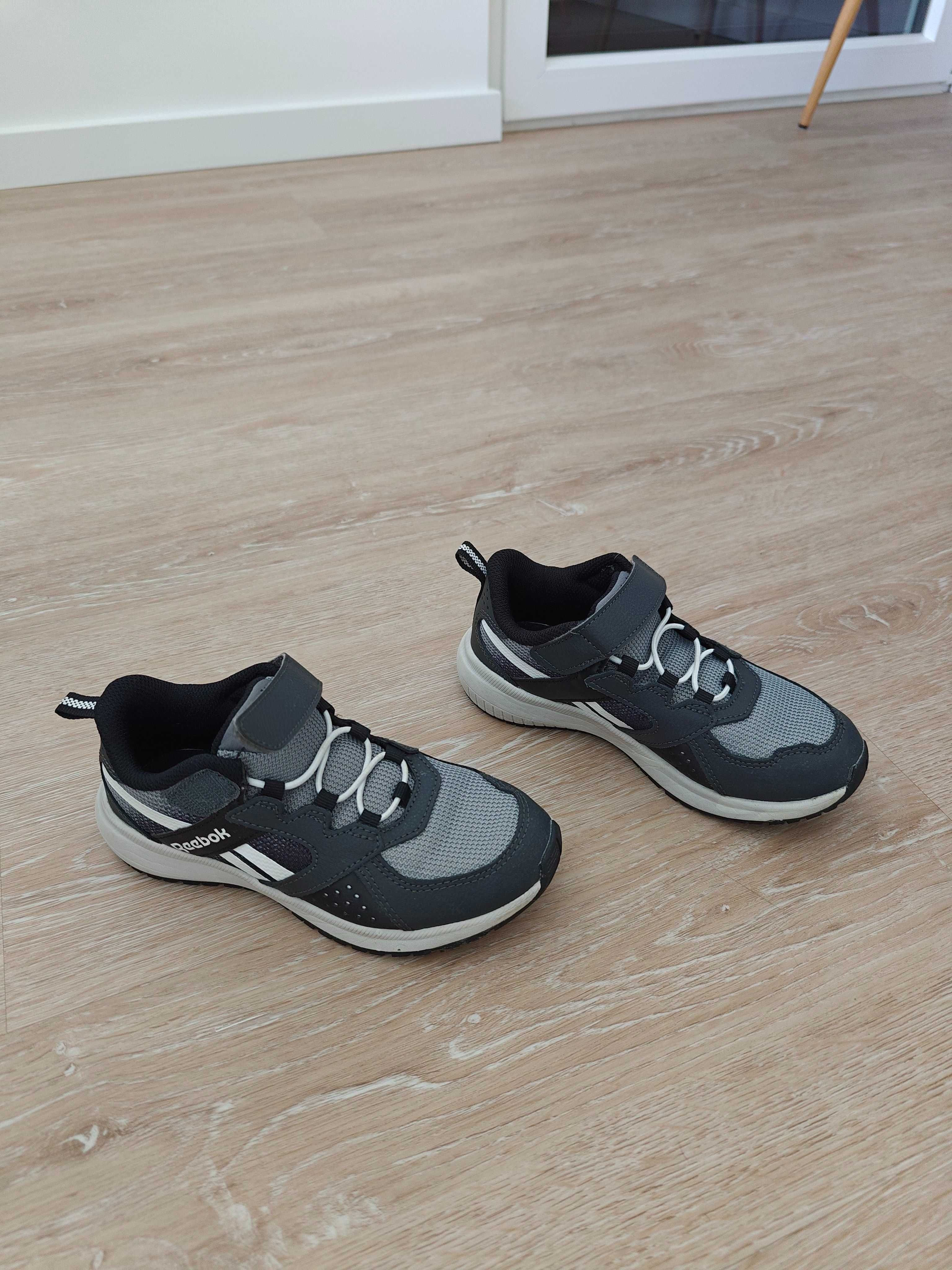 Ténis Reebok criança número 31, como novos