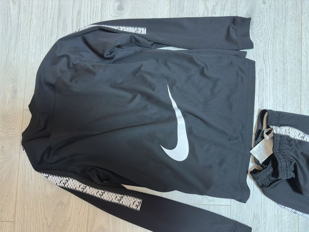 Продам оригінальний костюм Nike