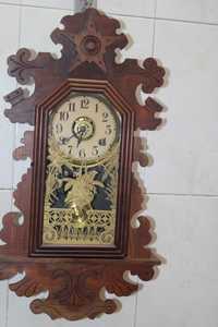 Relógio de sala marca "Benguella", com mais de 100 anos