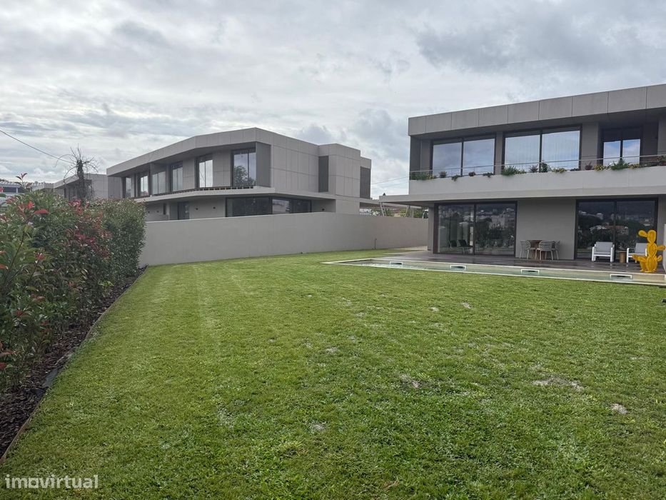 Moradia V3 com piscina Nova a 30 minutos do Porto Ref. SD/04394