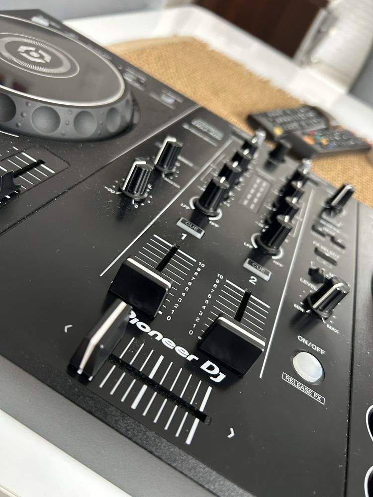 Pioneeer DDJ 400 Kontroler