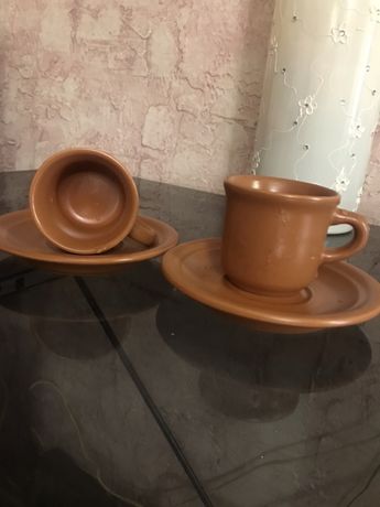 Кофейные чашки с блюдцами