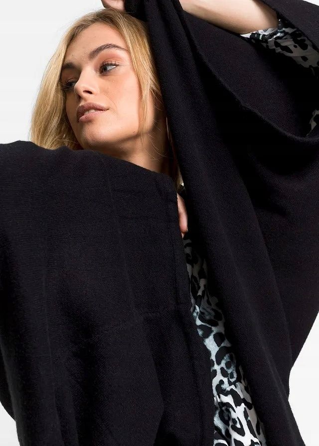 B.P.C sweter czarny bez zapięcia oversize z kapturem krótki 44/46.