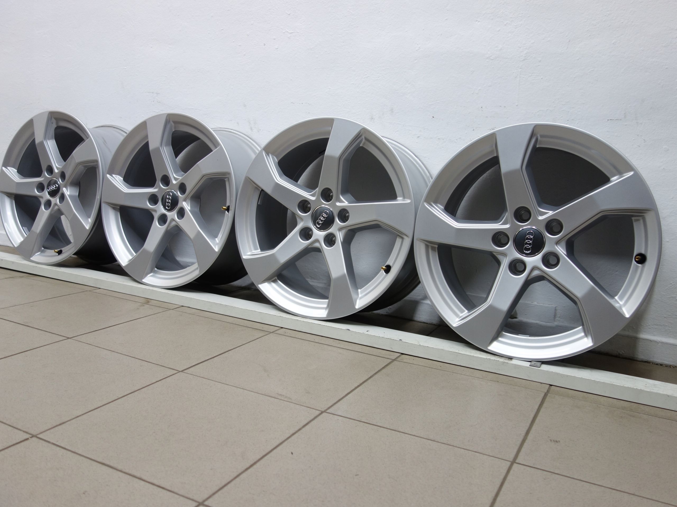 17 5x112 Felgi aluminiowe Audi Oryginalne A1 A3 Q2 Q3