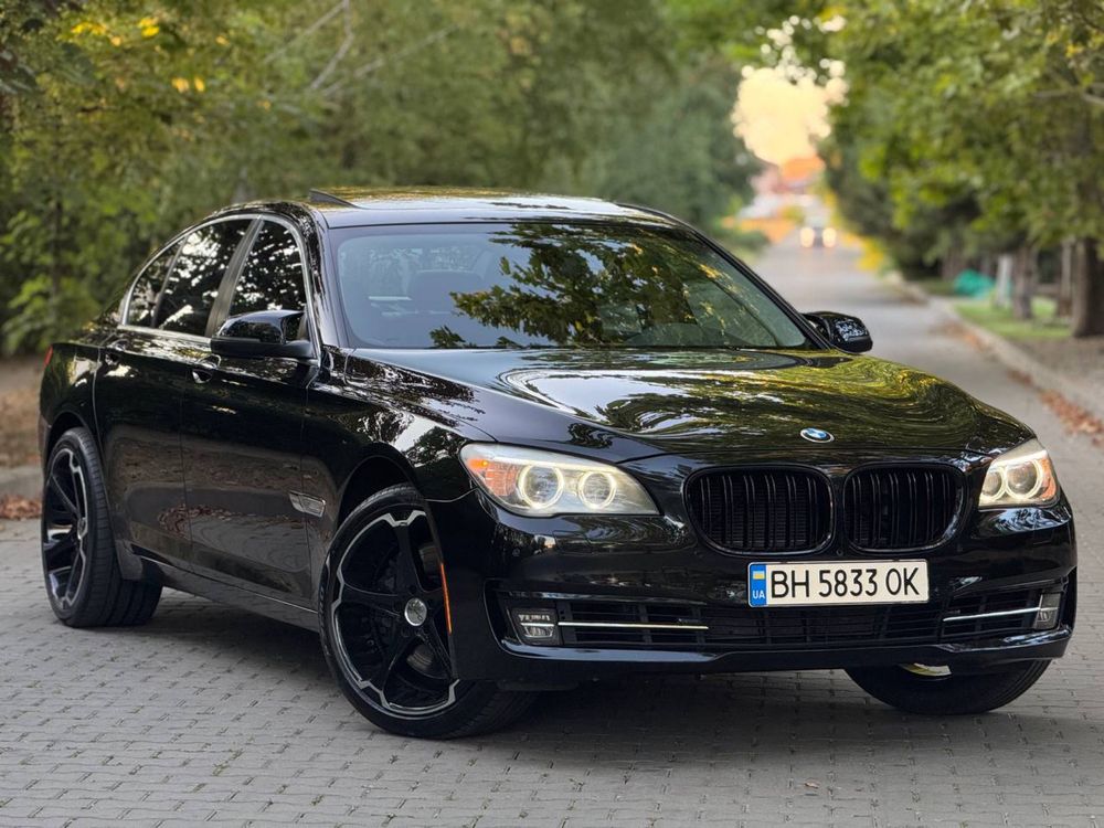 BMW 750i 2014 год выпуска в хорошем состоянии