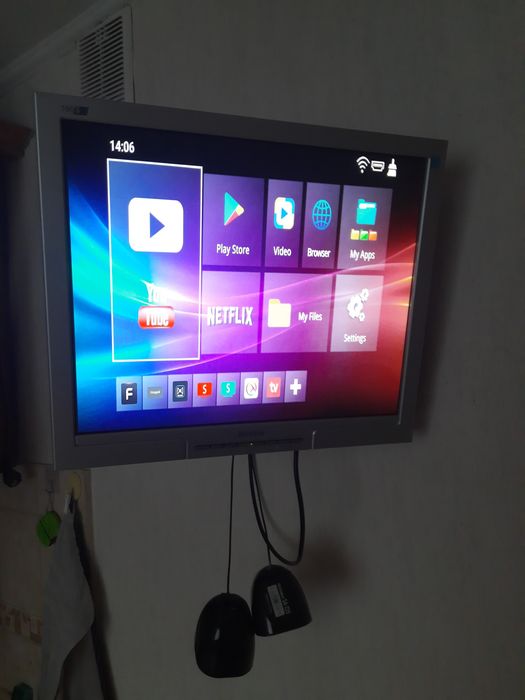 Смарт комплект Монітор 19 смарт приставка і колонки і пульт