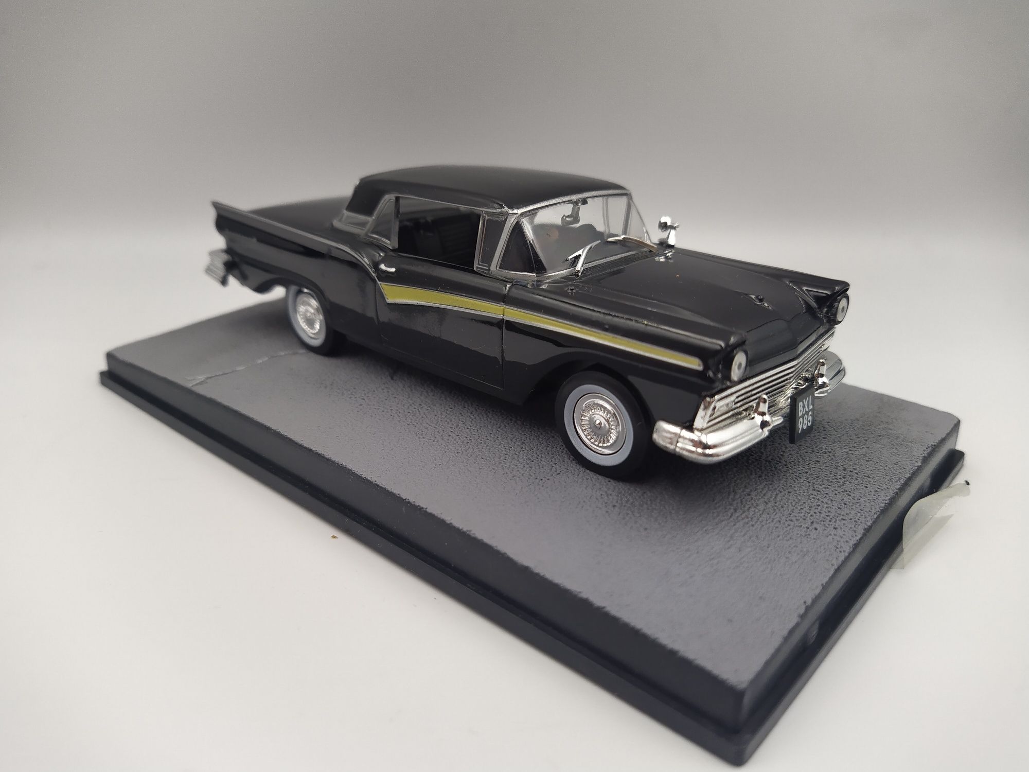 Ford Fairlane 007 James Bond Eaglemoss Altaya 1:43