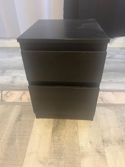 2 mesas de cabeceira