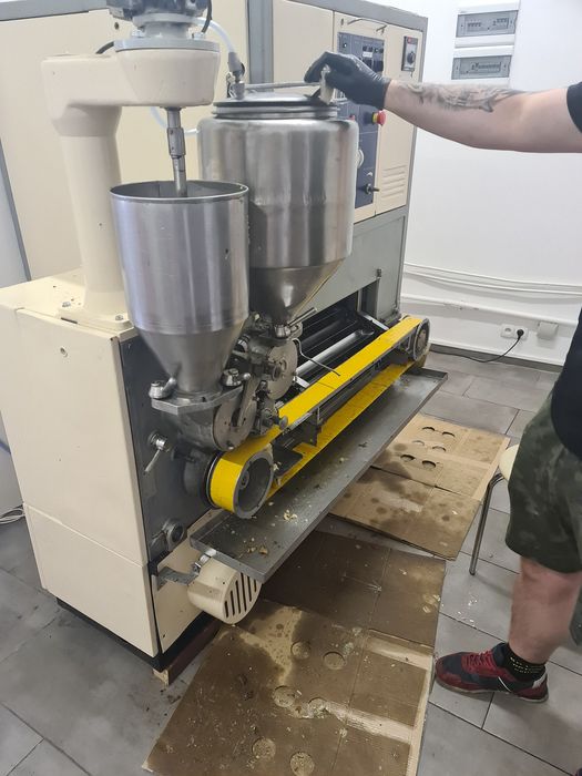 Maszyna do produkcji pasztecików szczecińskich od ręki na miejscu