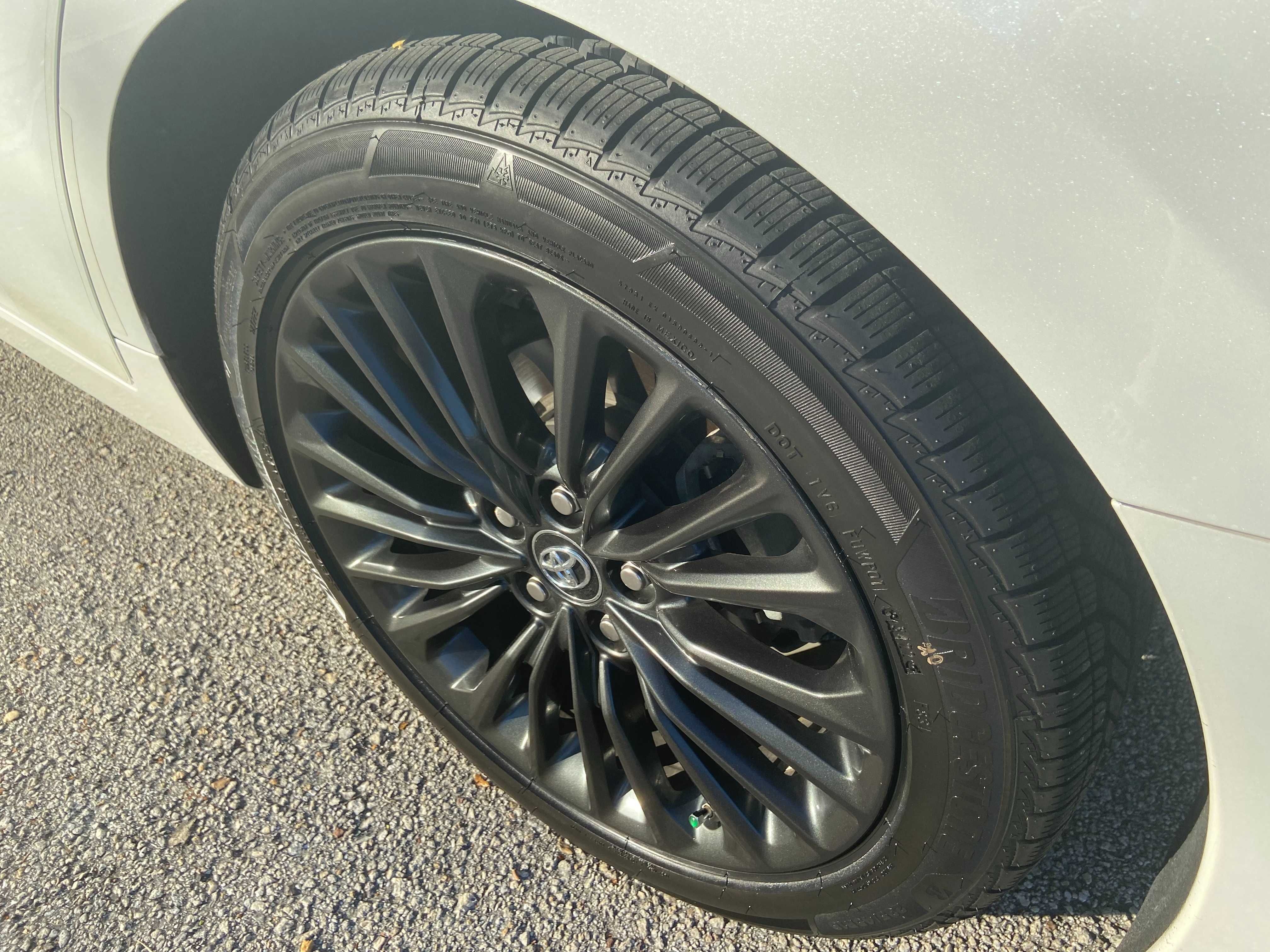 2019 Toyota Avalon Hybrid XSE Sedan 4D