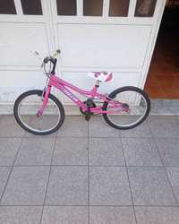 Bicicleta de criança cor de rosa