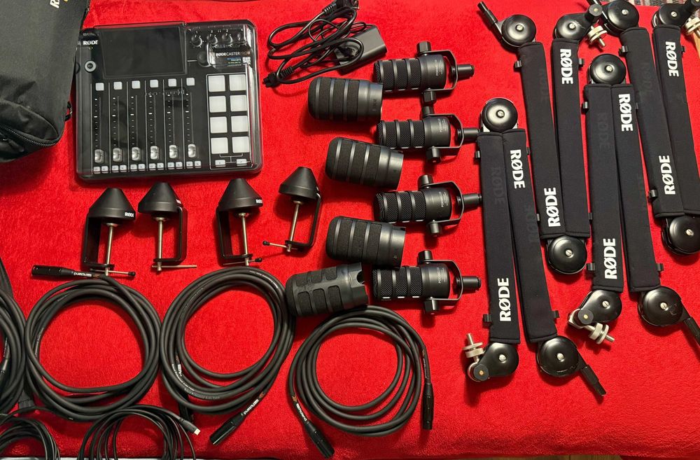 Conjunto Podcast 4 Micros + Fones + Mesa de Som + Parafernália - Rode