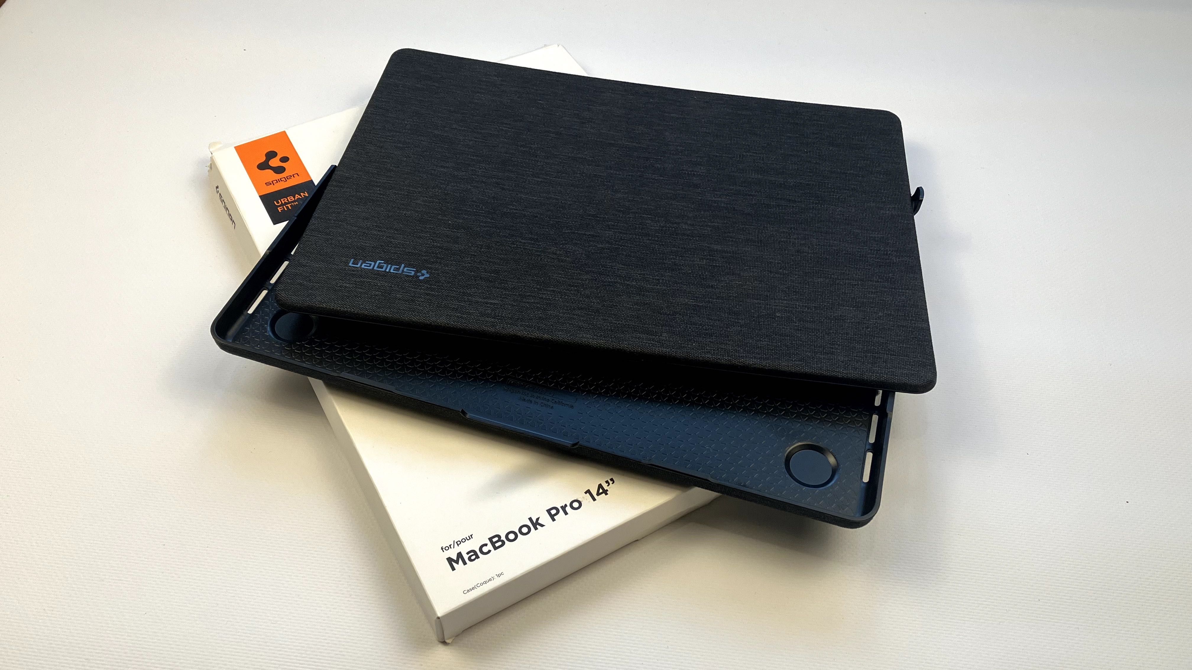 Чехол SPIGEN для Mac Book Pro 14 (2021,2023) Open Box