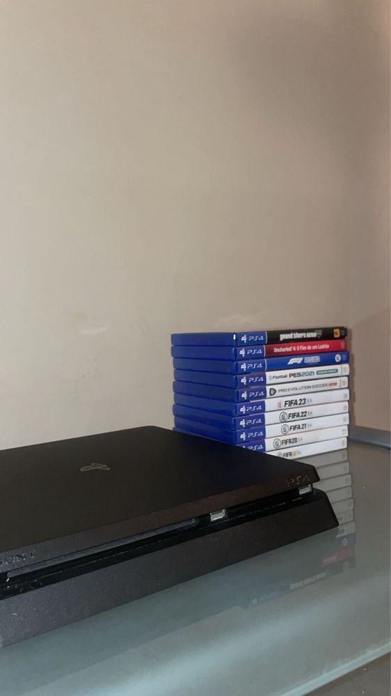 PS4 preta 1 TB usada mas sem qualquer problema, 10 jogos ps4