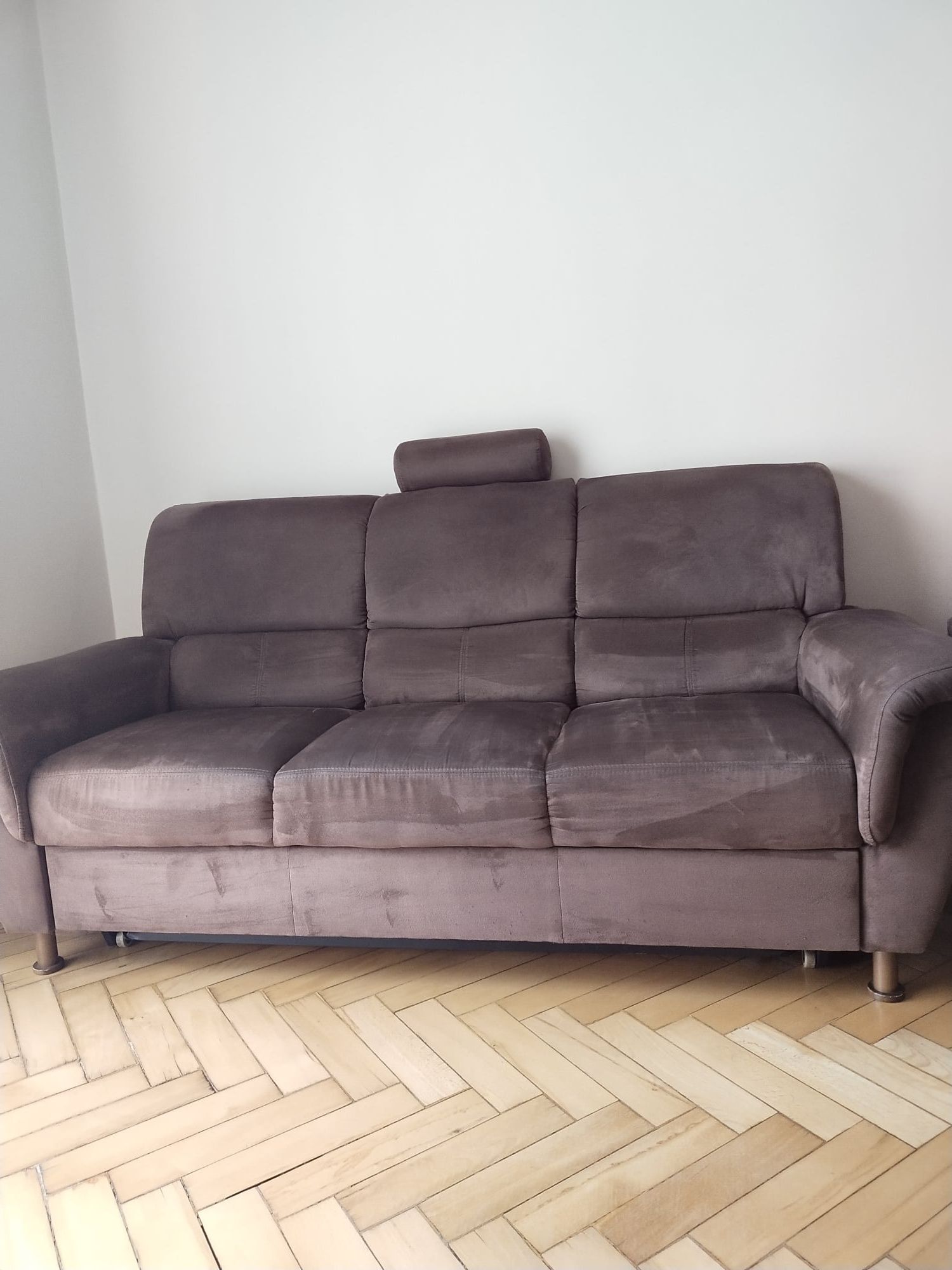 Zestaw wypoczynkowy - kanapa i 2 fotele
