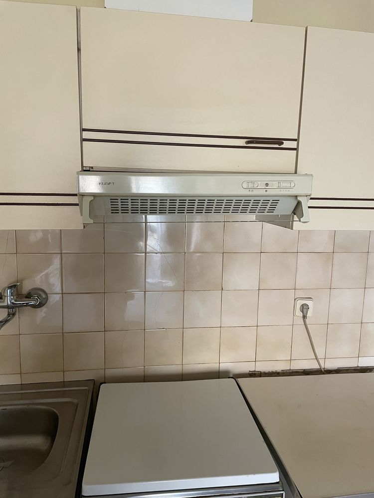 Cozinha com electrodomesticos a funcionar