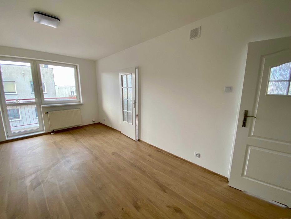 Szlachecka - kawalerka z oddzielną kuchnia - po remoncie - Piątkowo