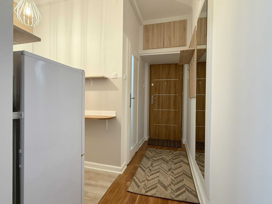 Kompaktowe mieszkanie po remoncie przy Metrze.