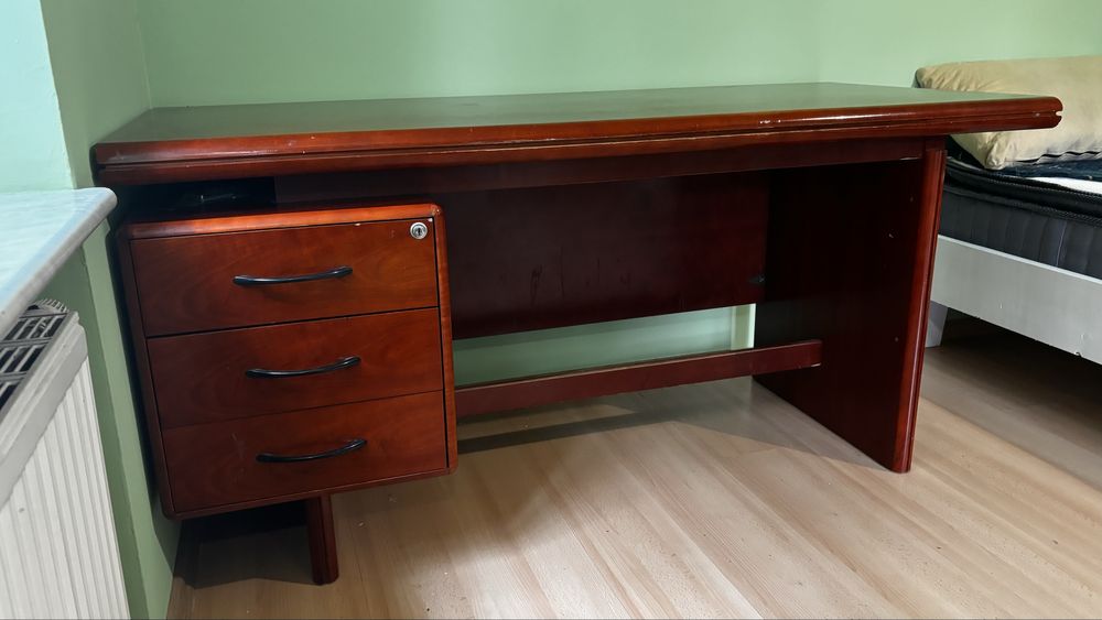 Biutko gabinetowe drewniane biuro