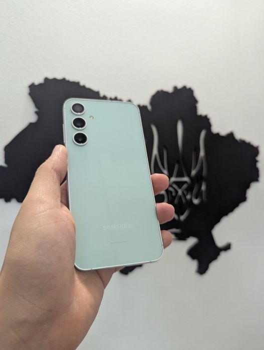 Samsung s23 Fe зеленого кольору